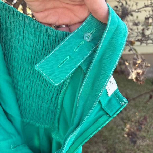 Green dress with white stitching, pockets, adjustable straps, peek a boo detail - Picture 5 of 7